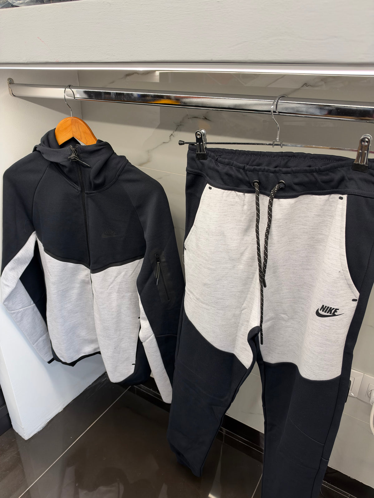 Nike Tech Fleece Tracksuit – Ανδρική Φόρμα Σετ Μαύρο / Γκρι (Black / Grey)