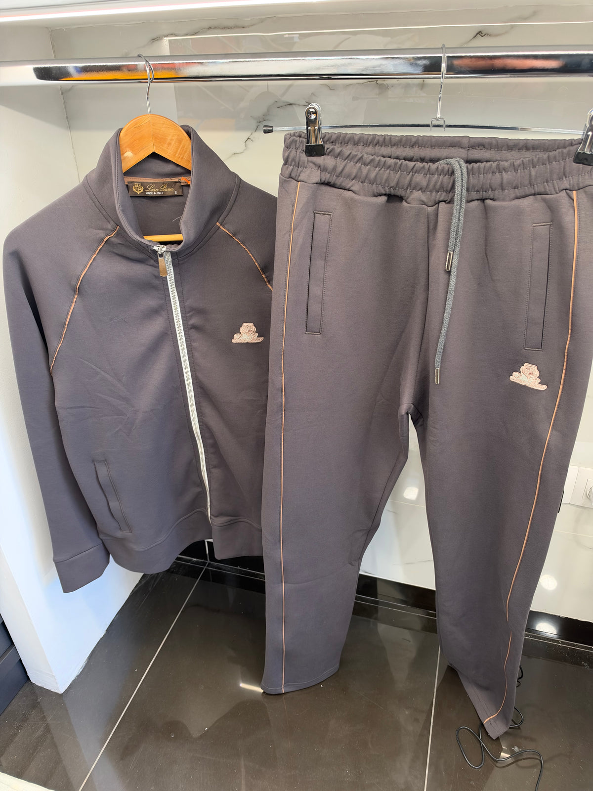 Loro Piana Teddy Logo Tracksuit – Σετ Φόρμας Ανθρακί