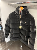 Burberry Black Check-Lined Puffer Jacket – Μαύρο Φουσκωτό Μπουφάν με Καρό Επένδυση