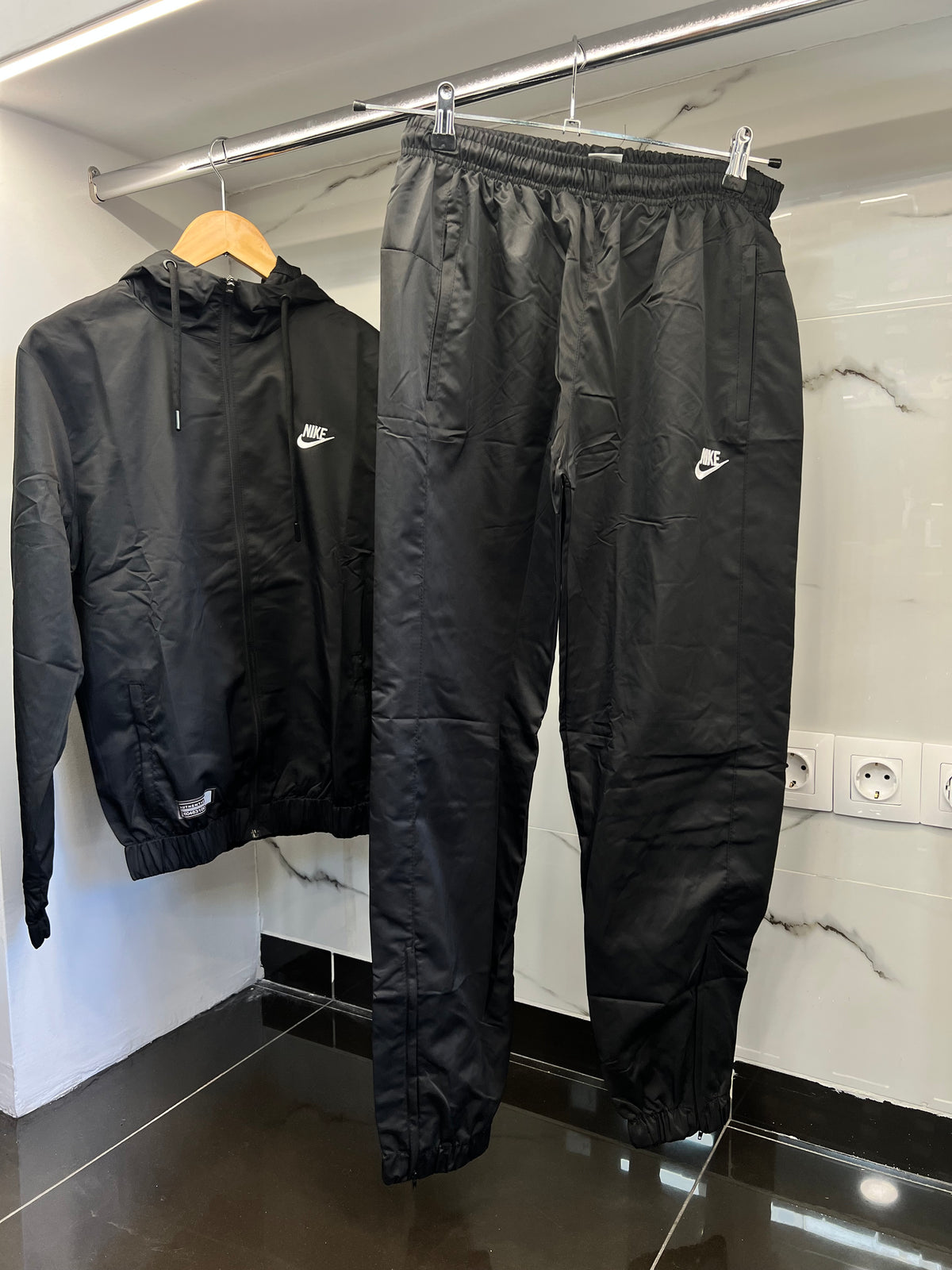 Nike Essential Swoosh Windbreaker Tracksuit – Αντιανεμικό Σετ Μαύρο