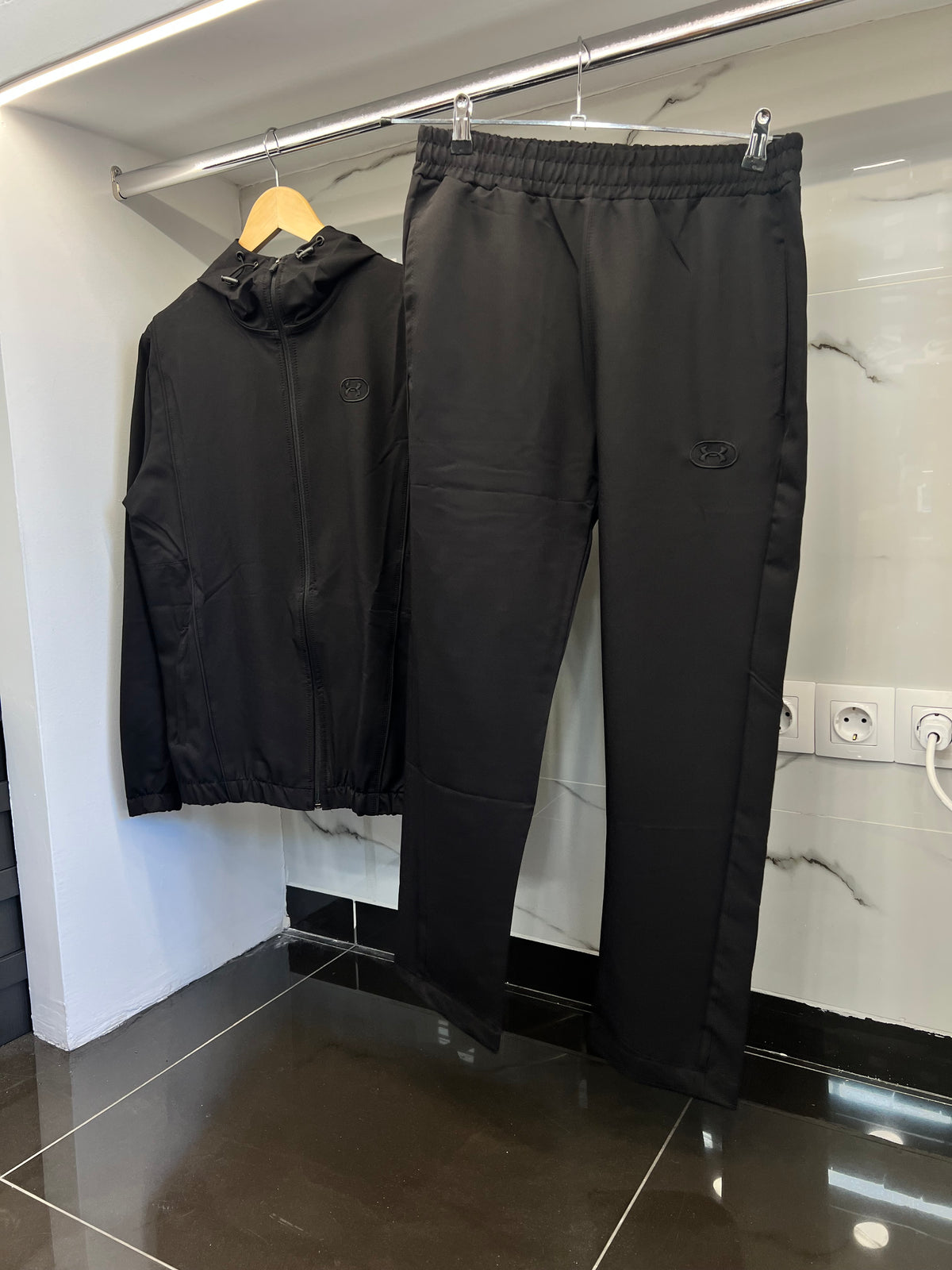 Under Armour Minimal Windbreaker Tracksuit – Αντιανεμικό Σετ Μαύρο