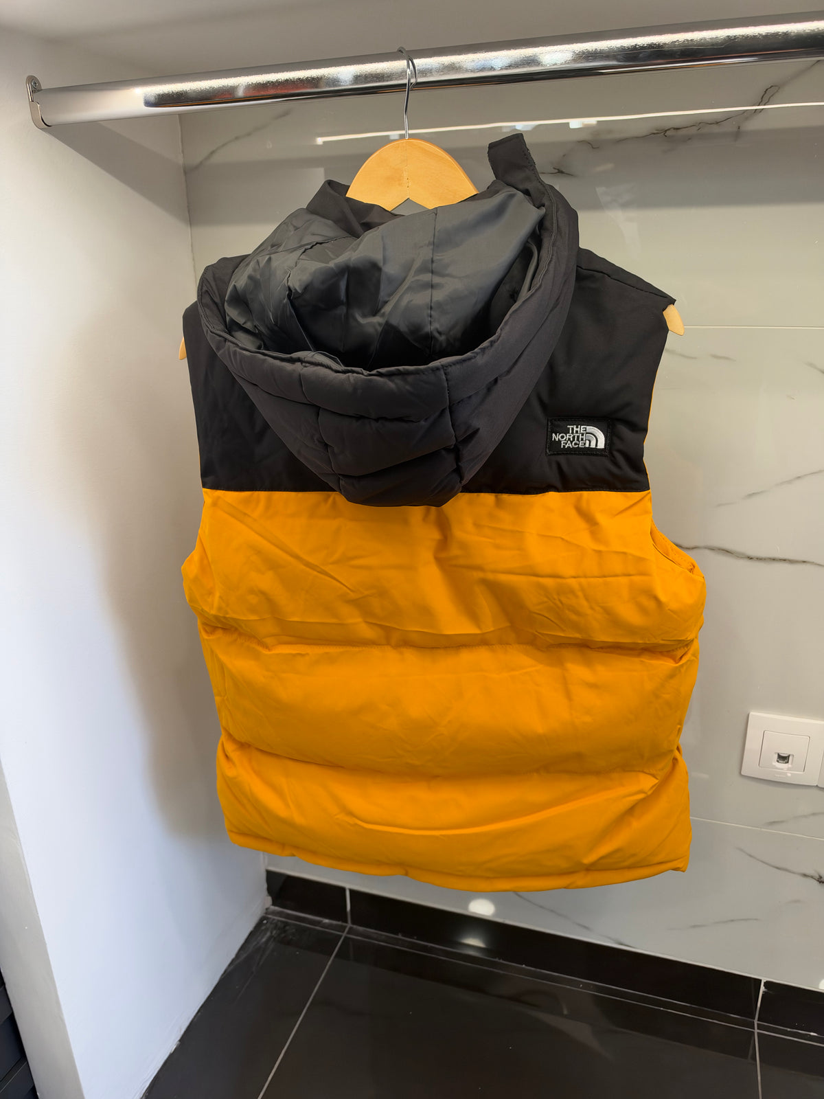 The North Face 700 Puffer Vest – Αμάνικο Μπουφάν Κίτρινο/Μαύρο