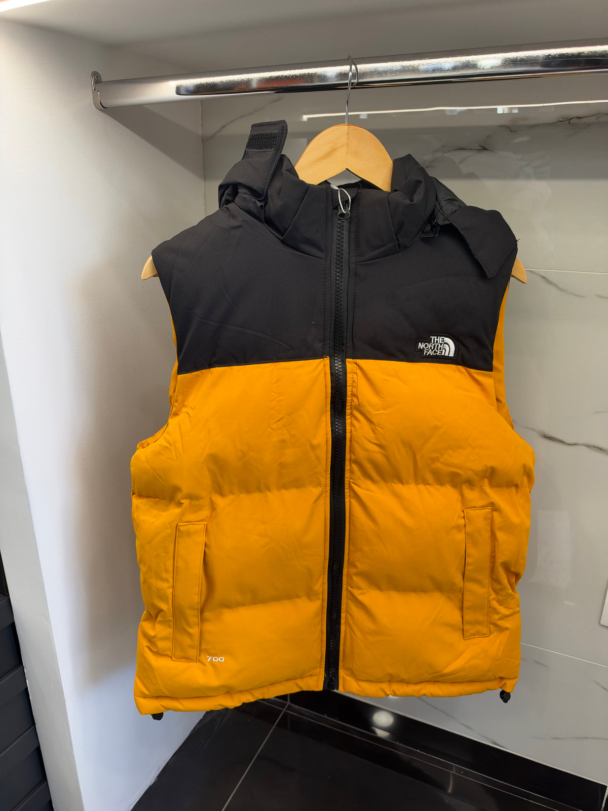 The North Face 700 Puffer Vest – Αμάνικο Μπουφάν Κίτρινο/Μαύρο
