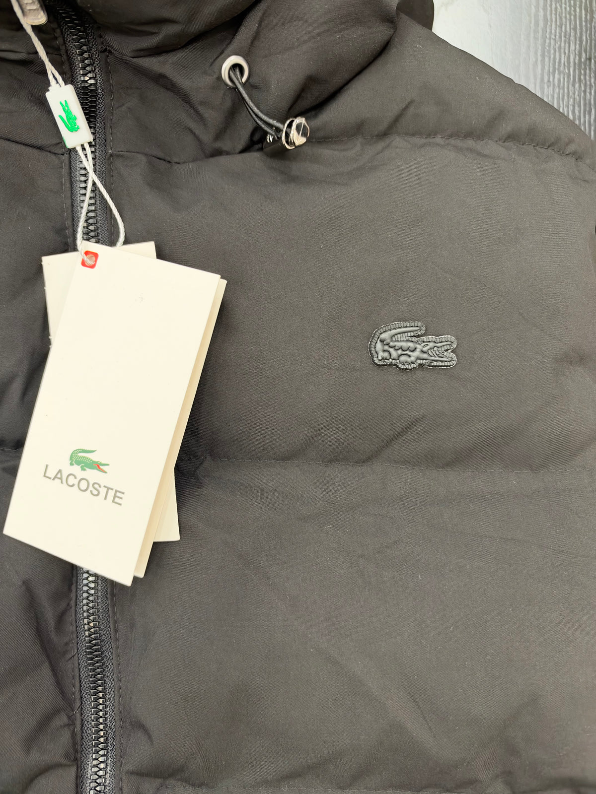 Lacoste Black Quilted Puffer Jacket – Μαύρο Φουσκωτό Μπουφάν με Κουκούλα