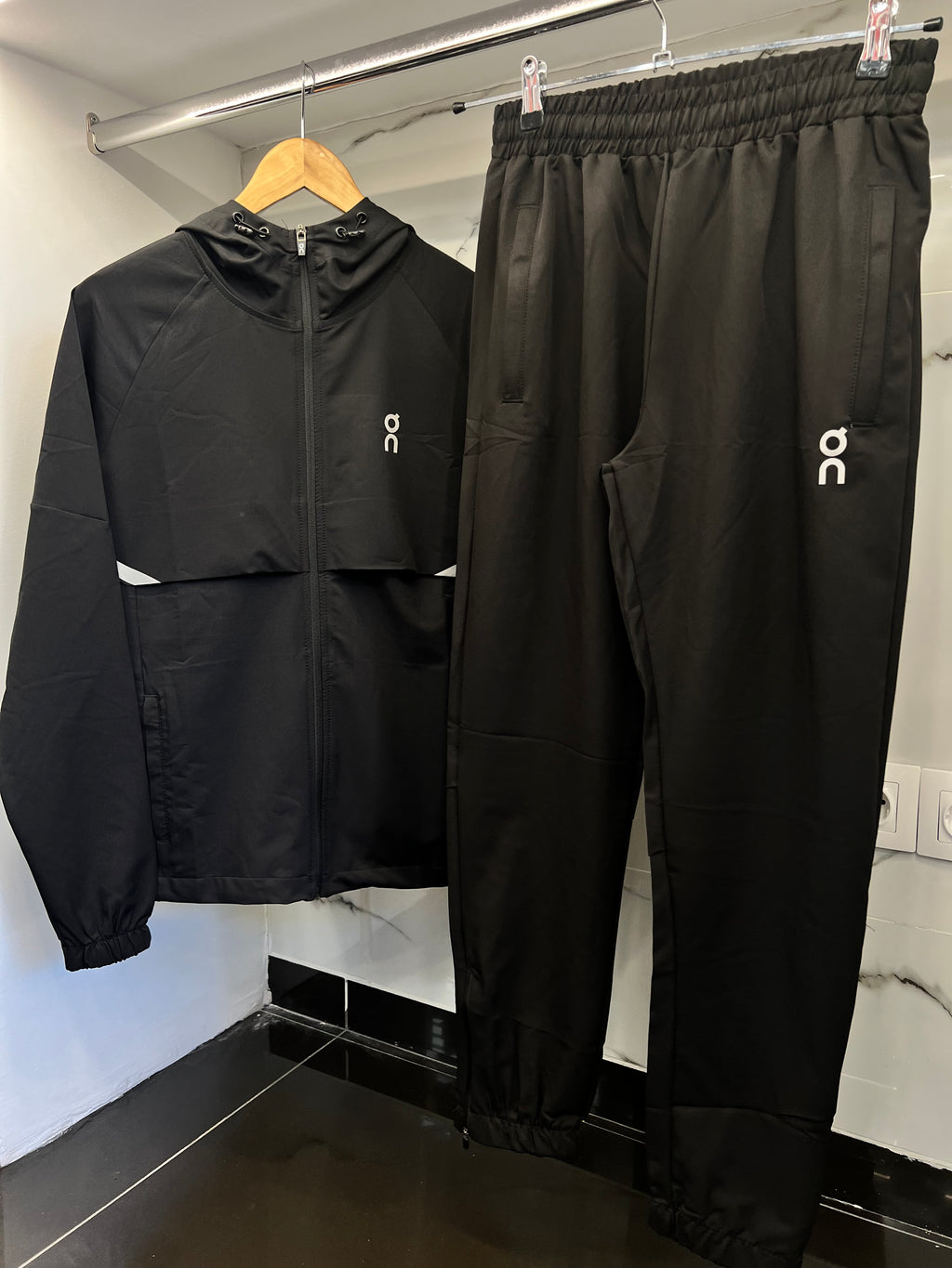 On Running Performance Windbreaker Tracksuit – Αντιανεμικό Σετ Μαύρο