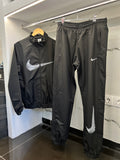 Nike Swoosh Windbreaker Tracksuit – Αντιανεμικό Σετ Μαύρο