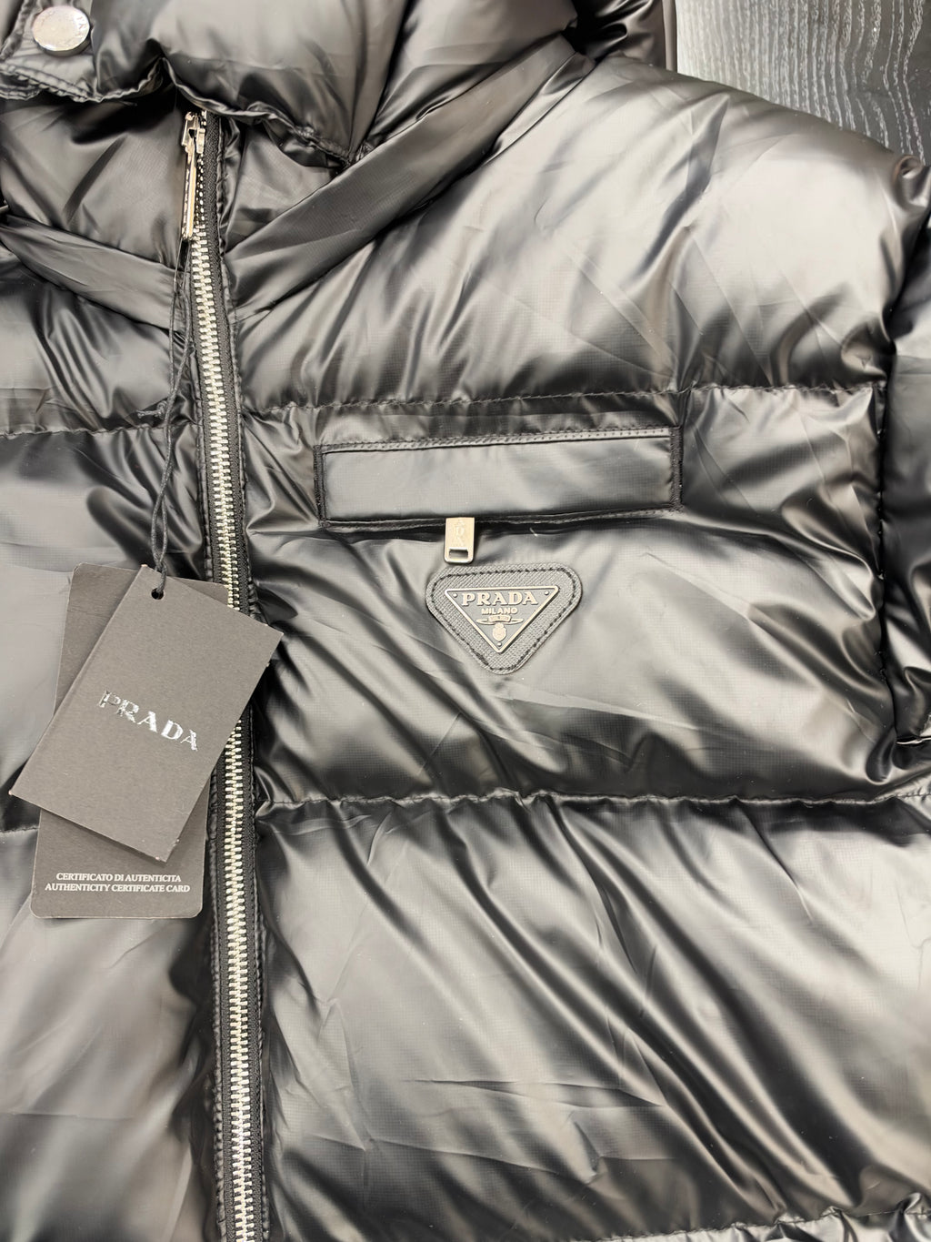 Prada Black Puffer Jacket – Μαύρο Μπουφάν με Κουκούλα
