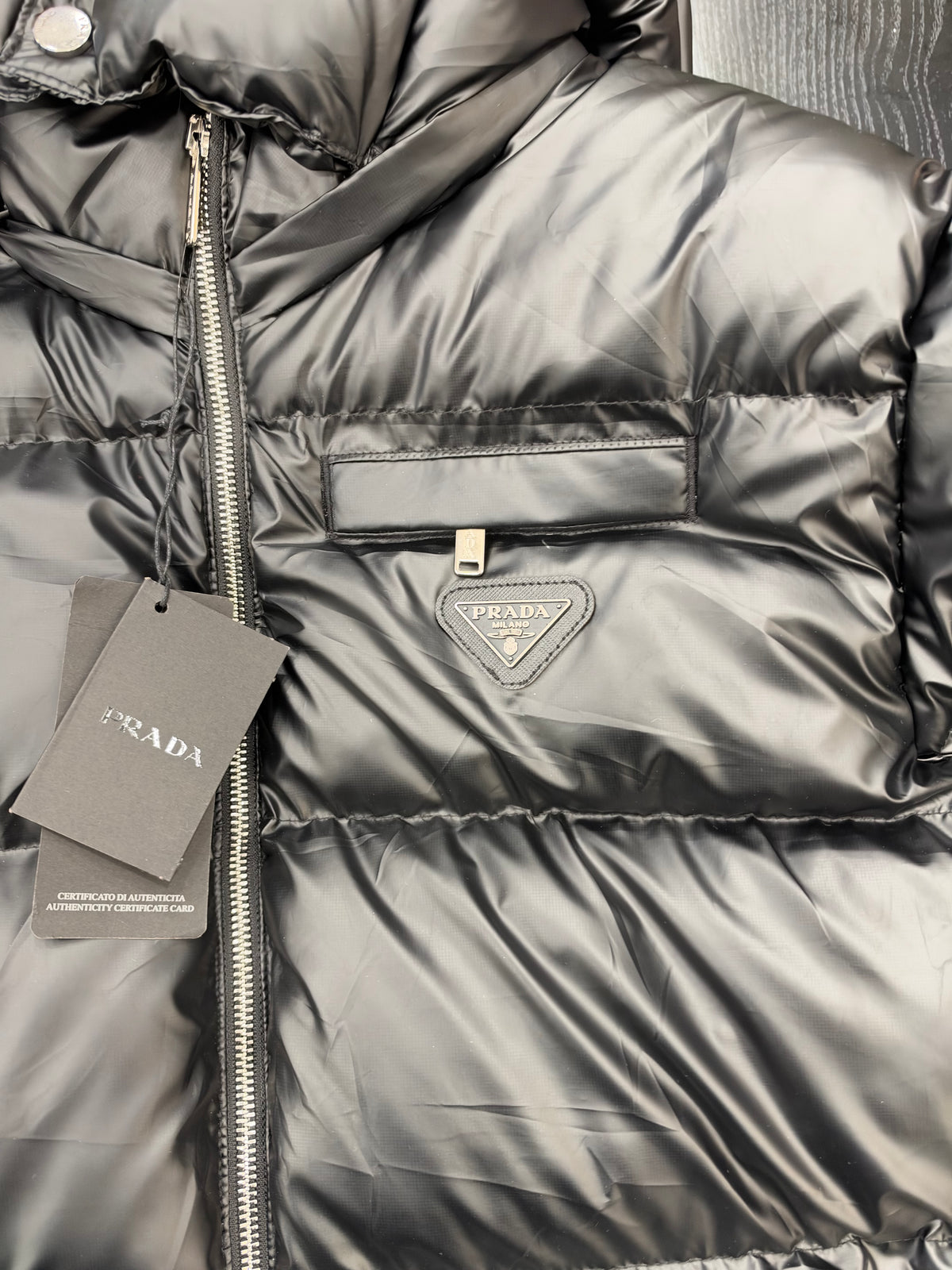 Prada Black Puffer Jacket – Μαύρο Μπουφάν με Κουκούλα