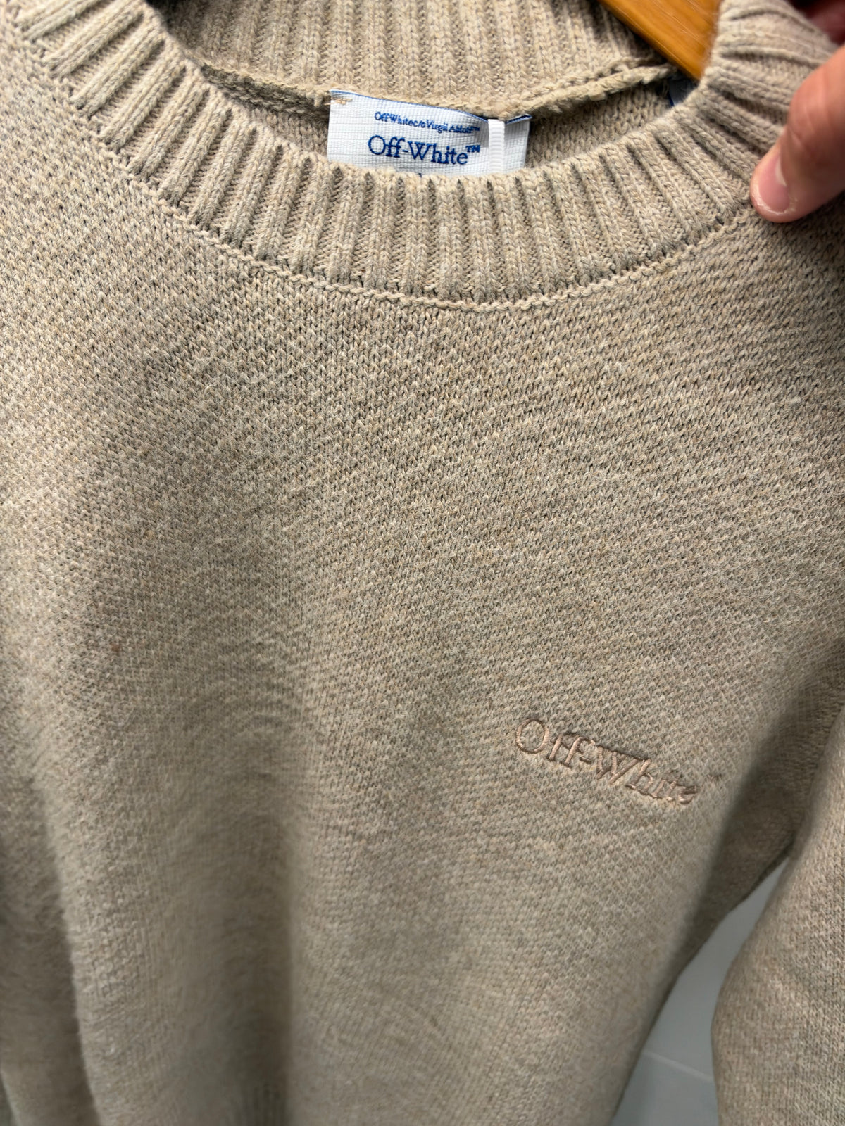 Off-White™ Terry Arrow Knit Sweater – Μπεζ Πλεκτό με Ανάγλυφο Arrow Logo
