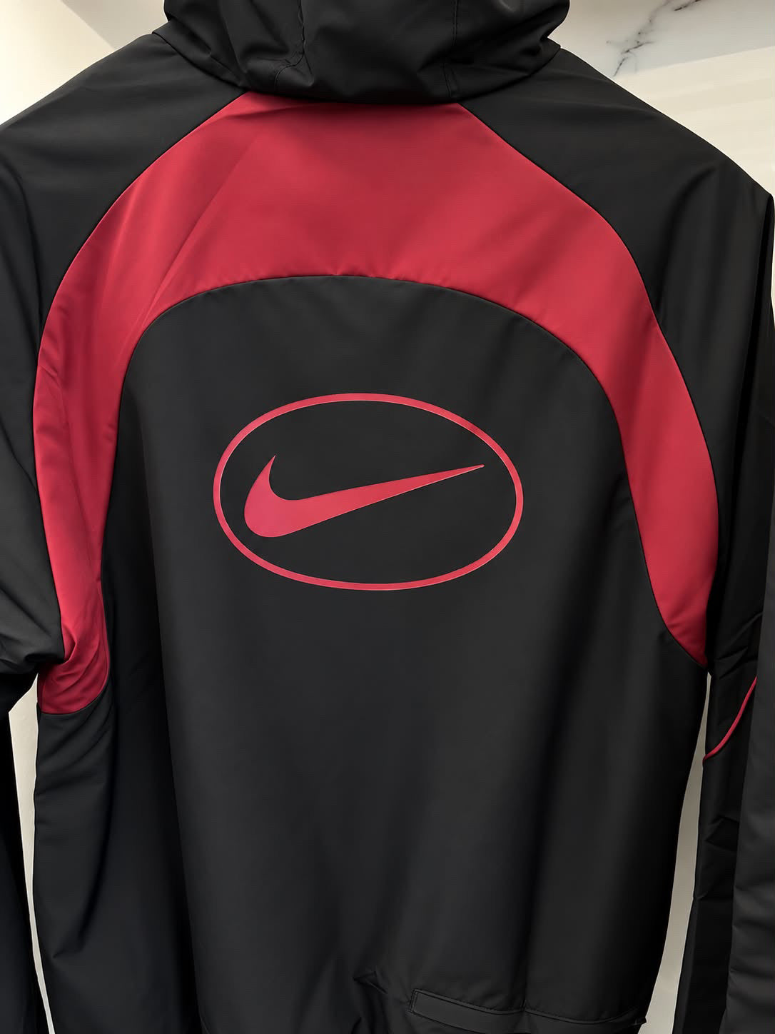 Nike Swoosh Contrast Windbreaker Tracksuit – Αντιανεμικό Σετ Μαύρο / Μπορντό