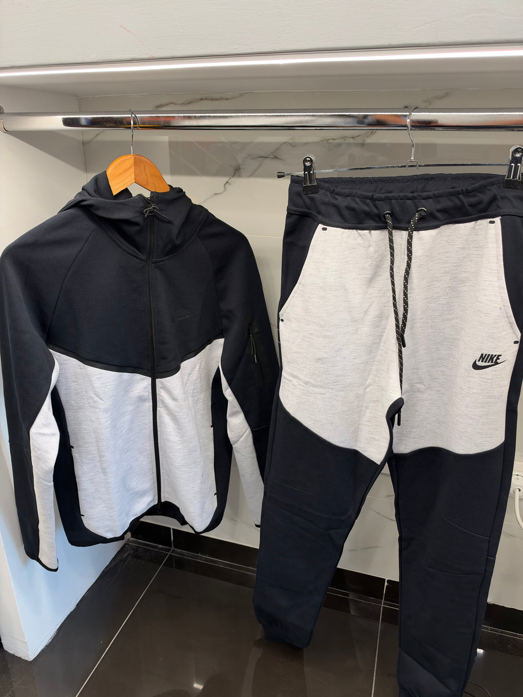Nike Tech Fleece Tracksuit – Ανδρική Φόρμα Σετ Μαύρο / Γκρι (Black / Grey)