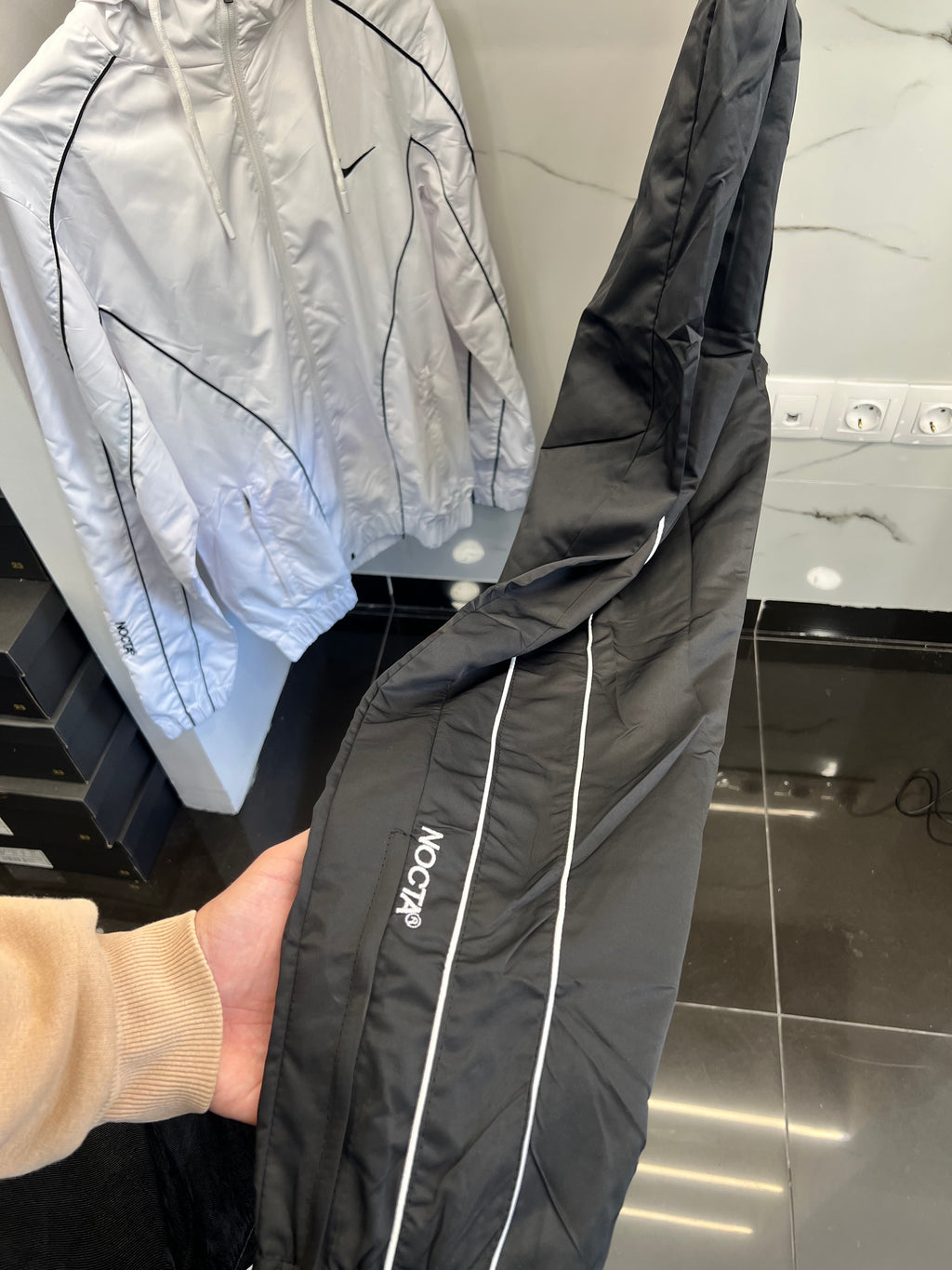 Nike Essential Swoosh Windbreaker Tracksuit – Αντιανεμικό Σετ Μαύρο