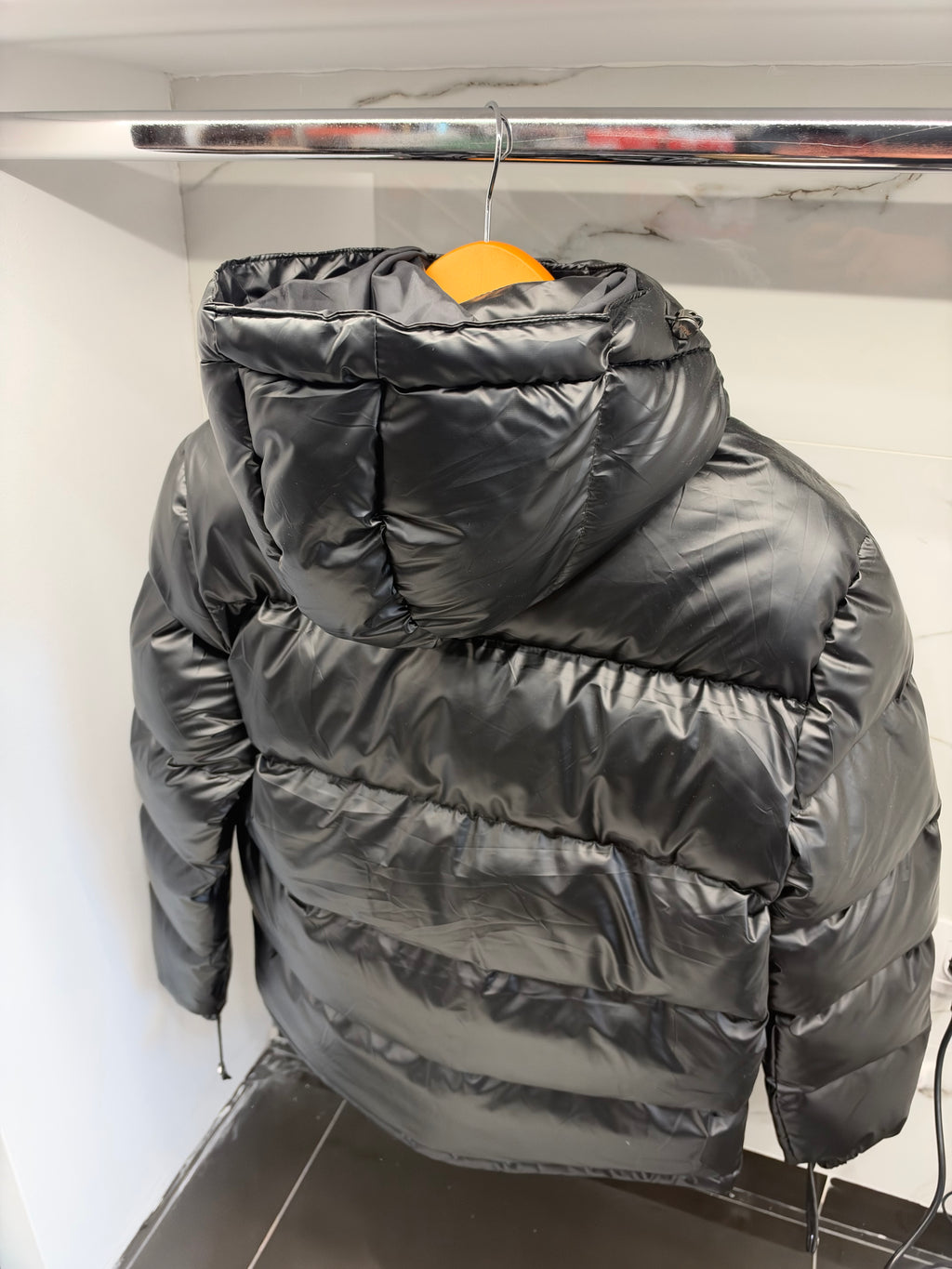 Prada Black Puffer Jacket – Μαύρο Μπουφάν με Κουκούλα