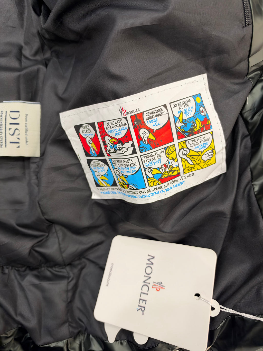 Moncler Black Glossy Puffer Jacket – Μαύρο Γυαλιστερό Μπουφάν με Κουκούλα
